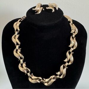 1950s Signed Coro Set (Gold Tone Necklace + Clip on Earrings) Bib Choker Collar